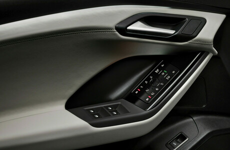 Audi-Q6-e-tron-2024-10