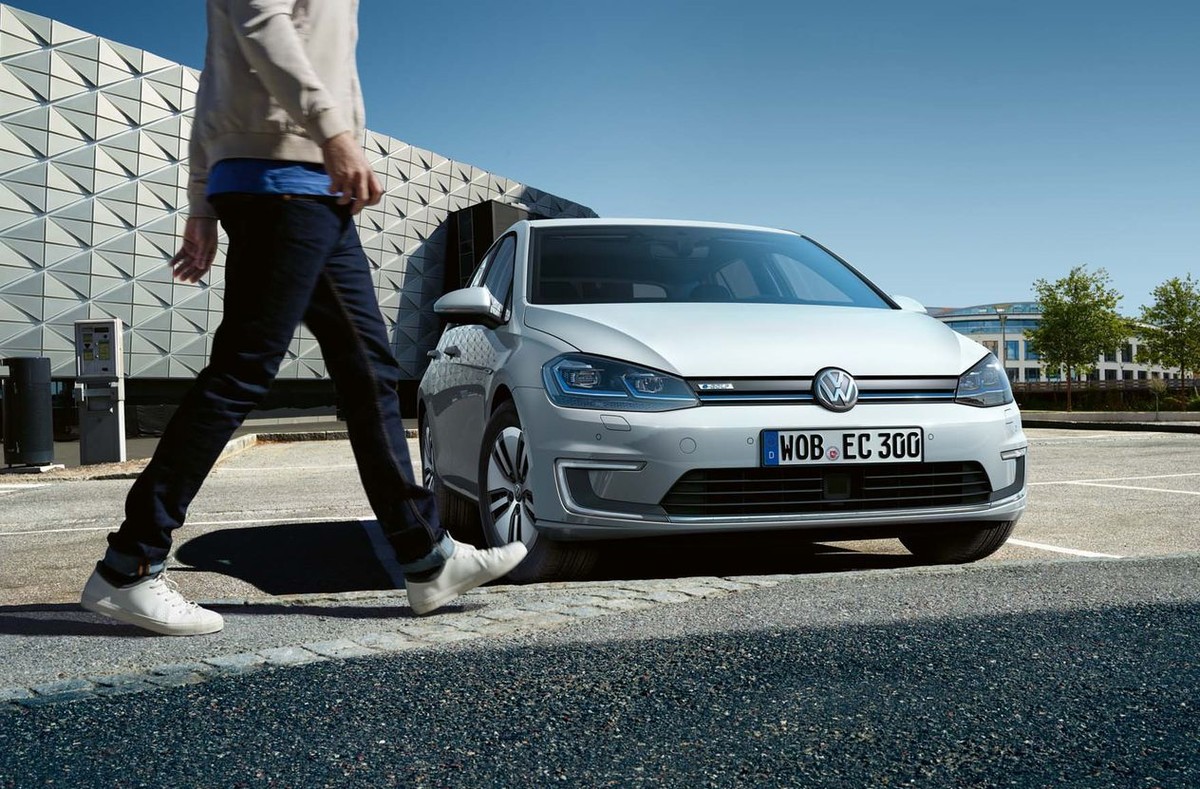 Volkswagen e Golf akcijska vozila so razprodana ID.3 e v na ih