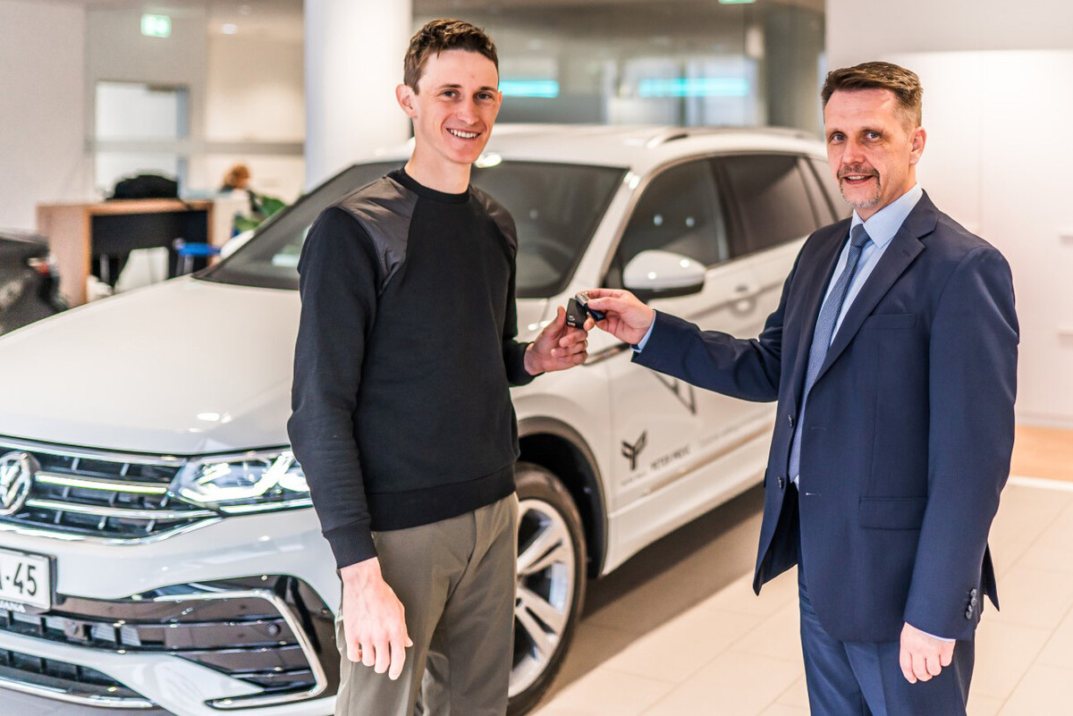 Peter Prevc in Miran Žerjav, vodja prodaje Volkswagen