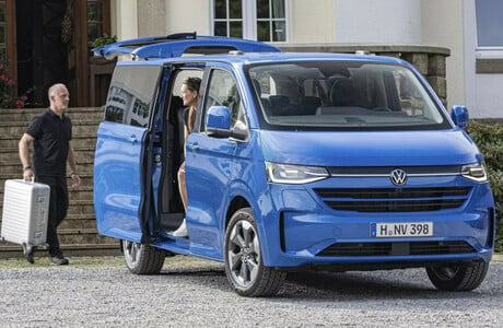 VW-TRANSPORTER-CARAVELLE-T7-2025-PORSCHE-INTER-AUTO-2_1