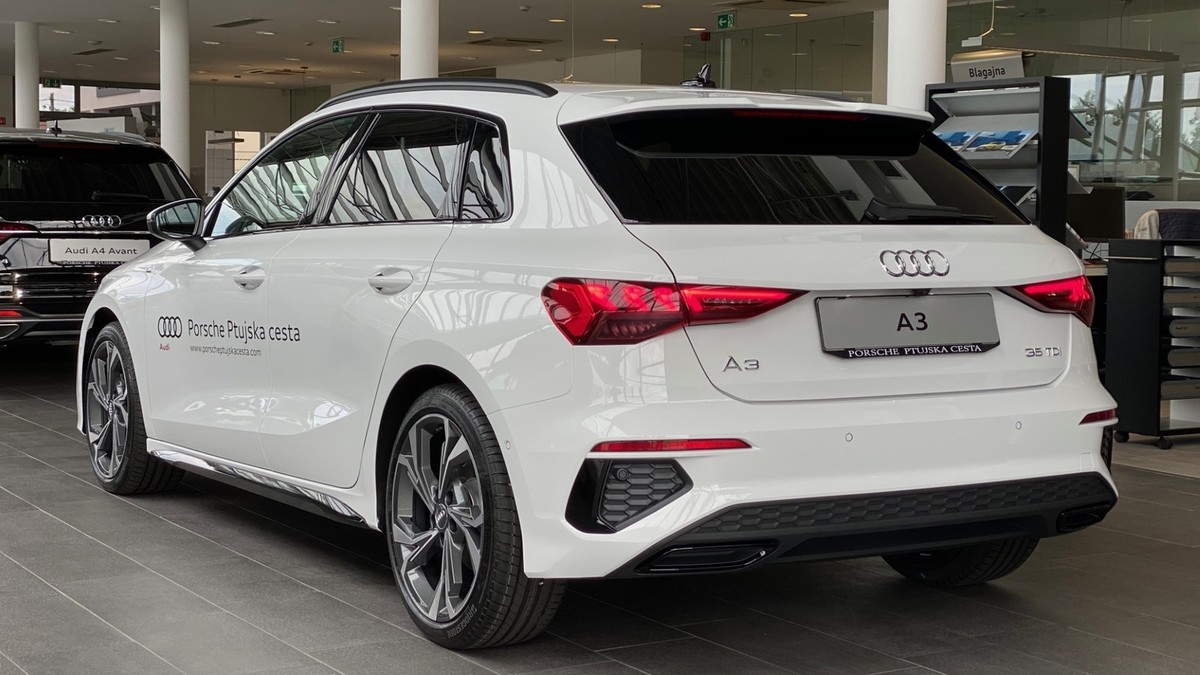 Audi A3 2020 Sportback S line- zadnji del