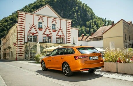 nova-skoda-octavia-porsche-inter-auto-ponudba-anniversary-edition-2025-9