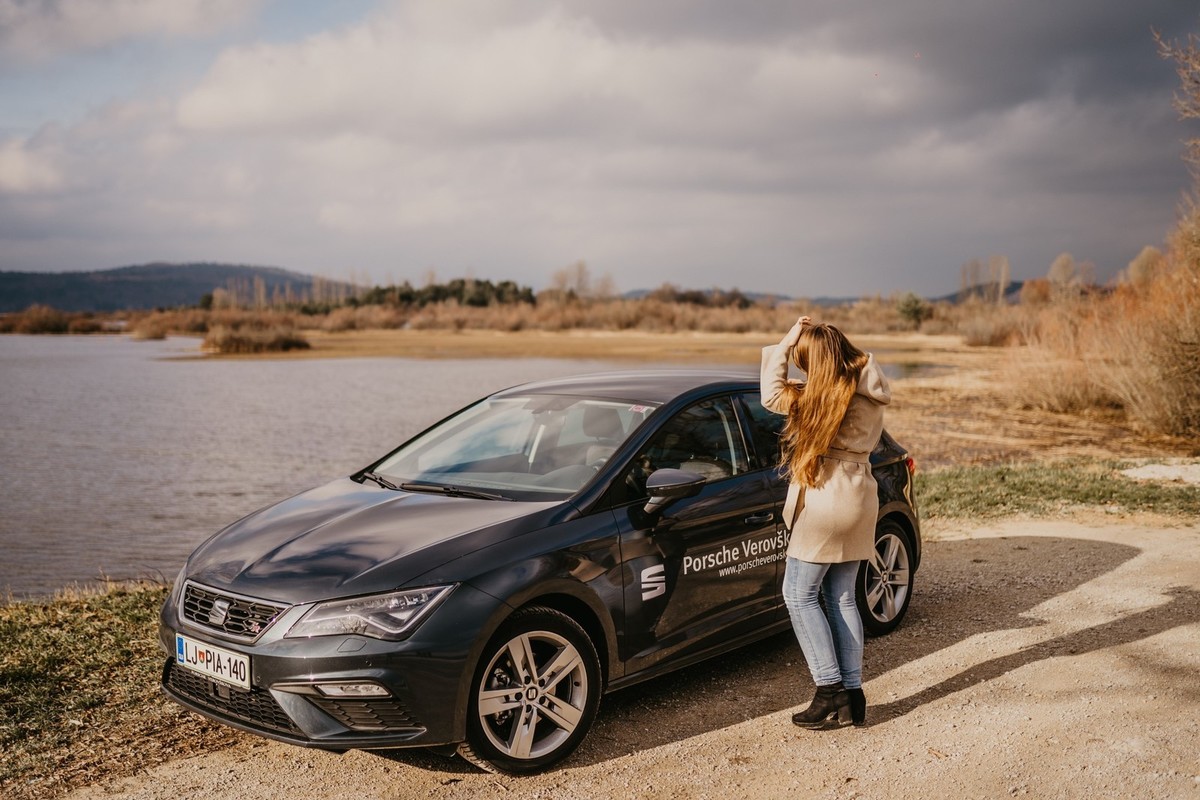 SEAT Leon FR v magnetno sivi barvi