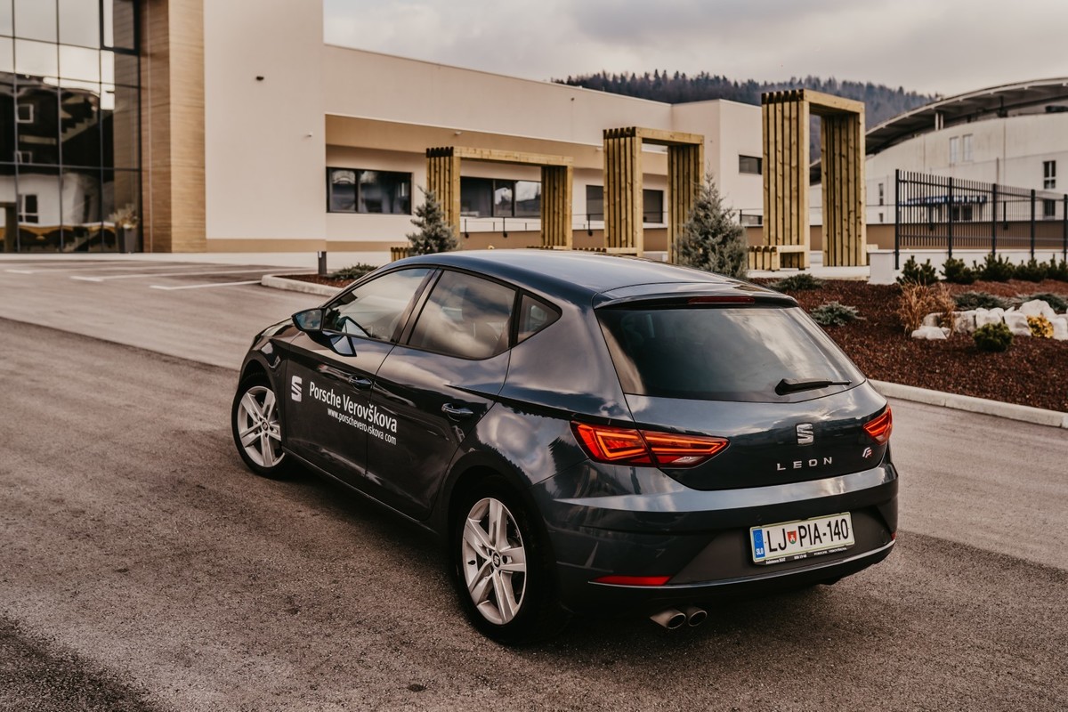 SEAT Leon FR v magnetno sivi barvi