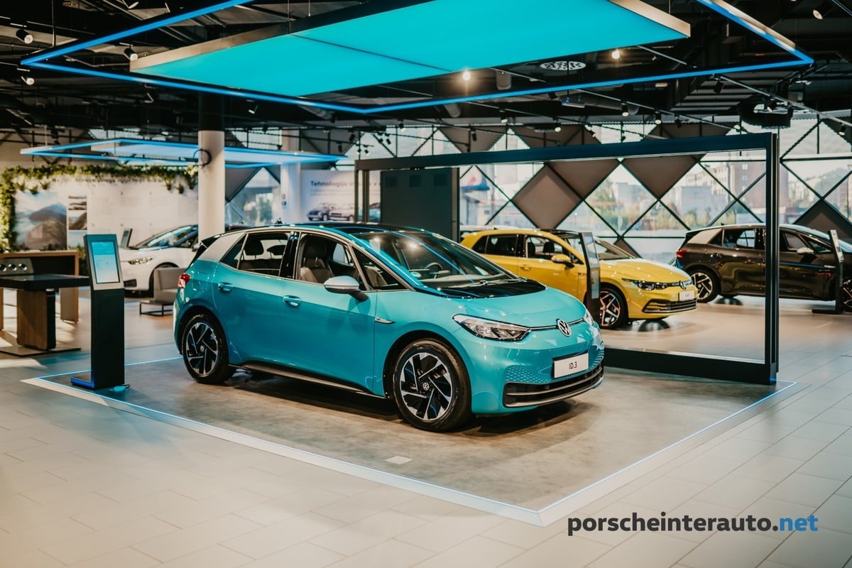 VW ID.3 - ID. Hub – center mobilne prihodnosti Volkswagen (Aleja Šiška, Ljubljana)