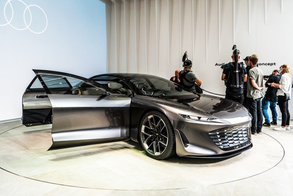 Novi Audi grandsphere koncept 2021 – svetovna premiera IAA München Mobility 2021!