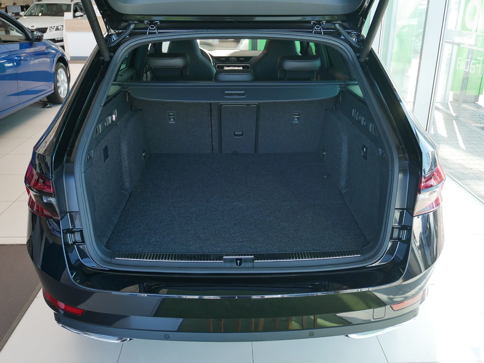 Skoda Superb Combi Sportline Iv 1 4 Tsi Phev Dsg Porsche Inter Auto